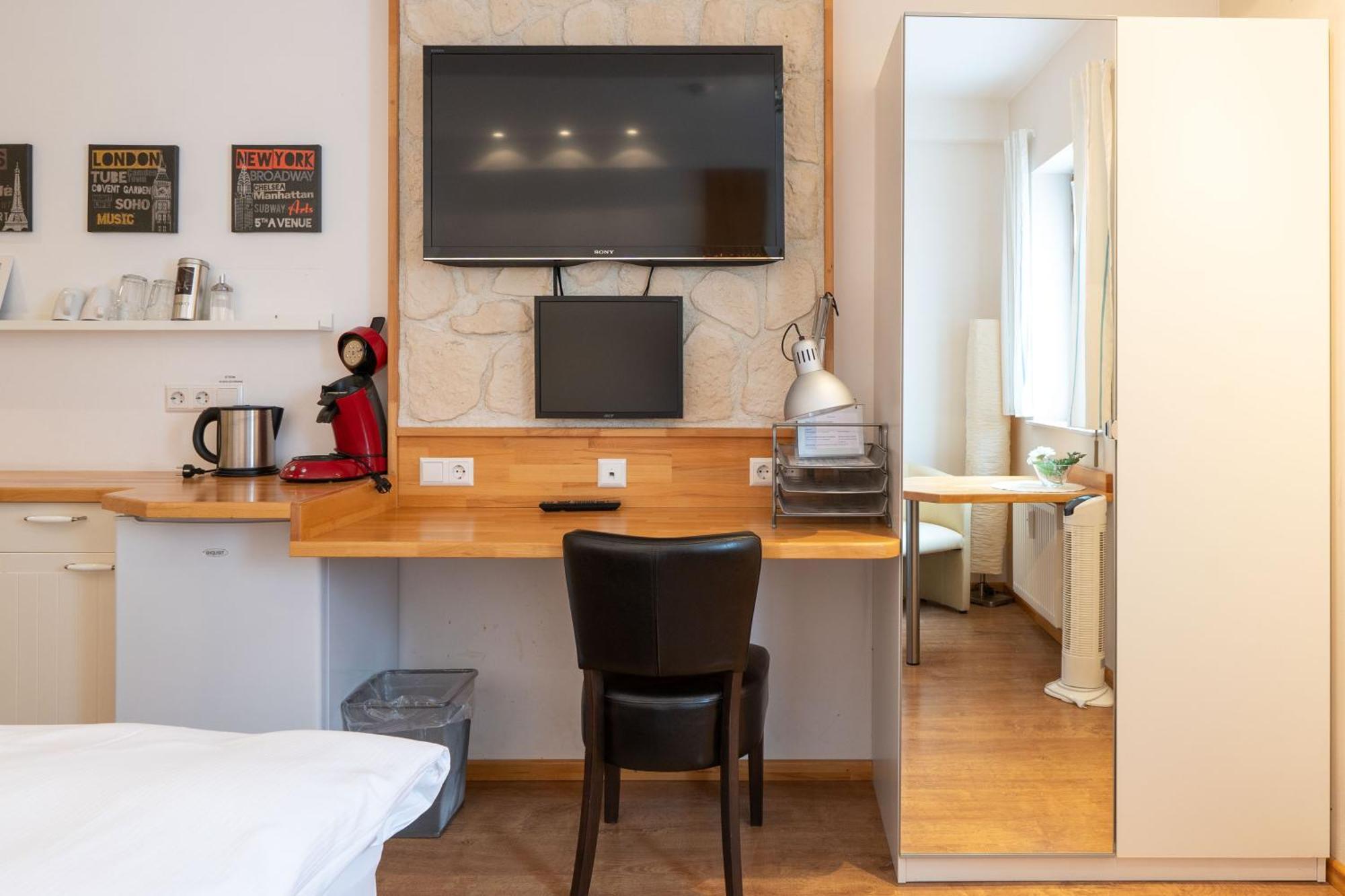 Warum Ins Hotel Neckarsulm Exterior foto
