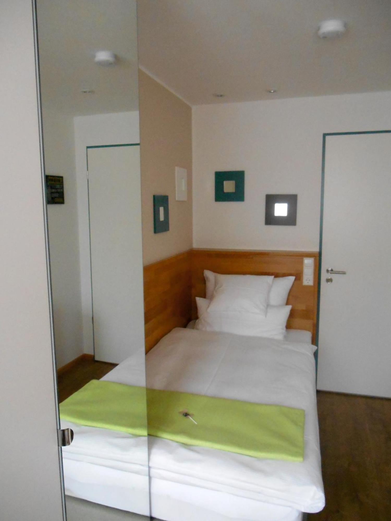 Warum Ins Hotel Neckarsulm Exterior foto